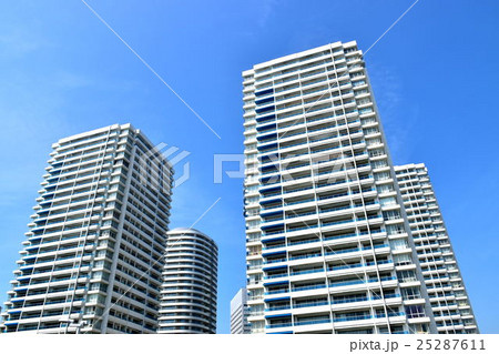横浜タワーマンションと青い空 横浜タワーマンションと青い空 25287611