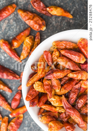 dried mini chili peppers 25288476