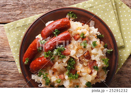 stamppot mashed potatoes, cabbage and carrots 25291232