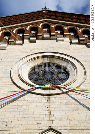rose window  italy  lombardy     in  the v  25293817