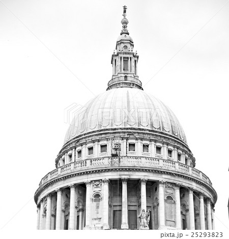 st paul cathedral in london england o  25293823