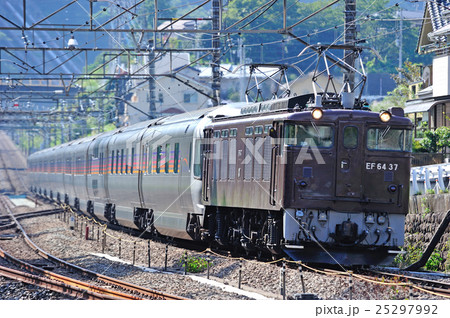 中央本線 四方津 上野原 Jr東日本 Ef64 37 E26系pc 信州カシオペアクルーズの写真素材 25297992 Pixta