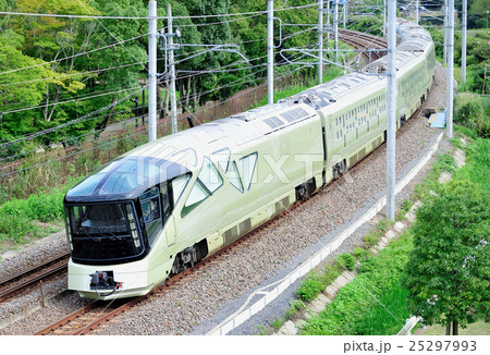 常磐線　偕楽園－赤塚　　JR東日本　E001系（尾久）　『TRAIN SUITE 四季島』 25297993