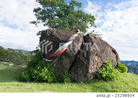 闘牛の石像 25298934