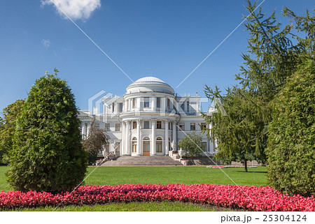 Yelagin Palace in Saint Petersburg, Russia Yelagin Palace in Saint Petersburg, Russia 25304124