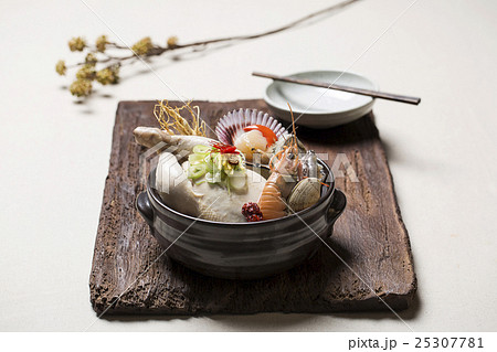 Korean Healthy Food 25307781