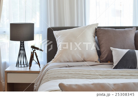 stylish bedroom with brown patterned pillow on bed stylish bedroom with brown patterned pillow on bed 25308345