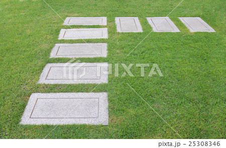 L shape of gravel pathway on green field 25308346