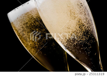 two flutes with champagne gold bubbles 25311319