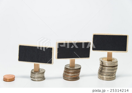 Rows of Thai baht coins and small black board Rows of Thai baht coins and small black board 25314214
