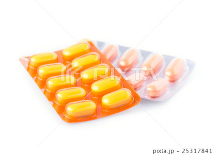 pills of medicine isolated on white background 25317841
