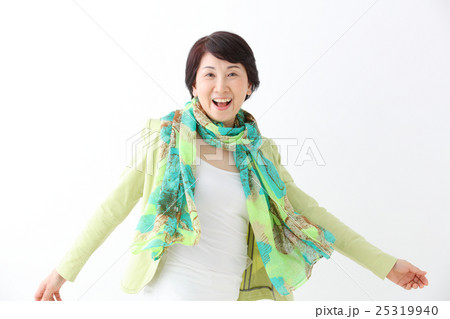 笑顔 ミドル女性 笑顔 ミドル女性 25319940