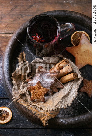 Hot red mulled wine with cookies Hot red mulled wine with cookies 25322609