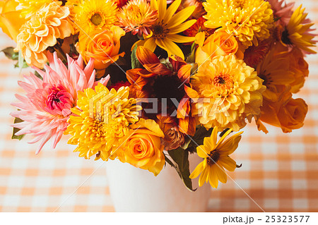 Autumn yeloow flowers Autumn yeloow flowers 25323577