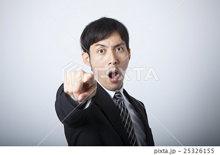 怒るビジネスマン 25326155
