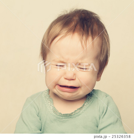 Little baby crying 25326358