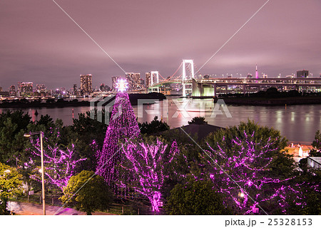 お台場のイルミネーション ピンクリボンフェスティバル期間特別ライトアップの写真素材