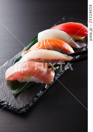 寿司の盛合せ 25328658