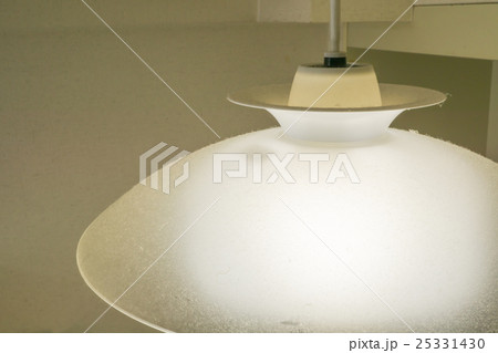 ほこりが積もった照明器具 ほこりが積もった照明器具 25331430