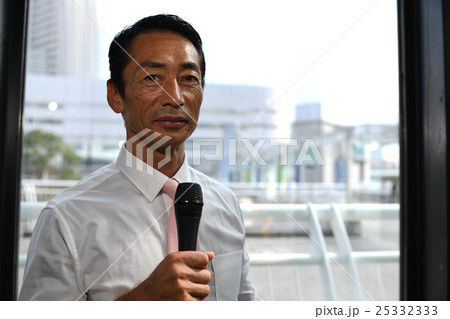 リポーター　司会者　男性司会者　シニア男性　男性　結婚式司会 パーティー司会　MC 25332333