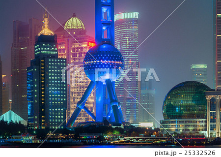 Shanghai oriental pearl tower in night at China. 25332526