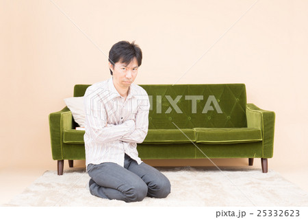 男性怒るイメージ 25332623