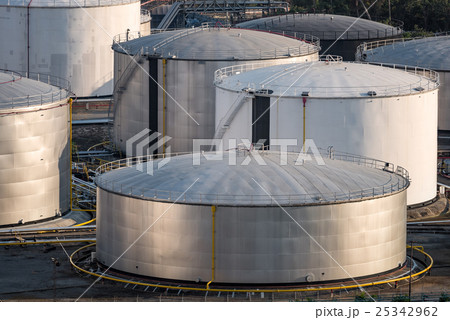 Natural Oil and Gas storage tanks in Petrochemical 25342962