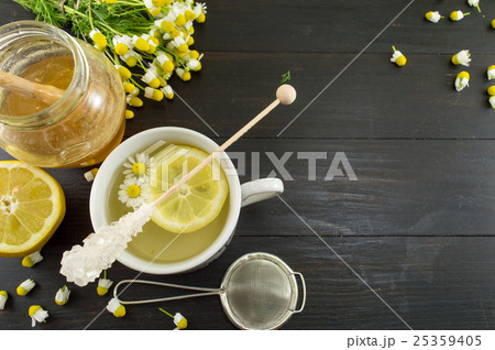 Chamomile tea with lemon slice and flowers Chamomile tea with lemon slice and flowers 25359405