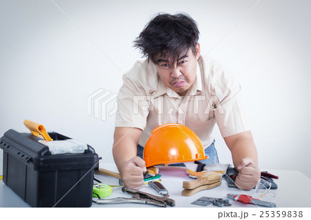 frustrated technician 25359838