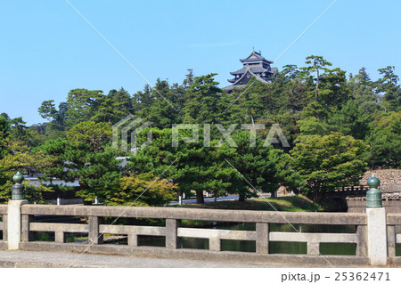 国宝 松江城 -堀と宇賀橋・北堀橋- 25362471