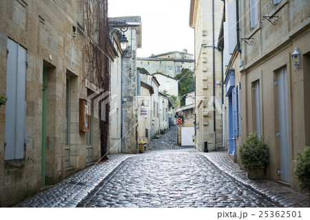 サンテミリオンの街並み 25362501