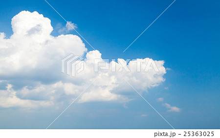 White cumulus clouds in deep blue sky 25363025