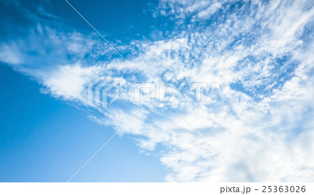 Blue sky with white altocumulus clouds 25363026