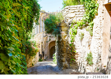 Old streets of Gordes,  town in Provence, France 25363028