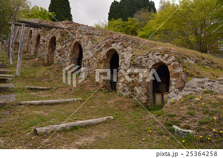 信楽焼の登り窯 滋賀県・信楽町 信楽焼の登り窯 滋賀県・信楽町 25364258