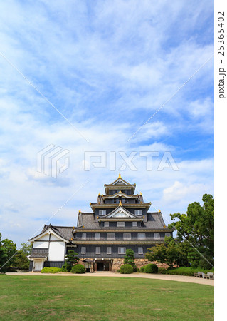 川面に映える漆黒の城 -岡山城- 25365402