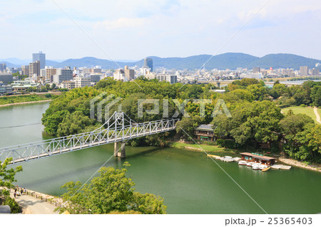 岡山城 -天守からの後楽園・岡山市市街地- 25365403