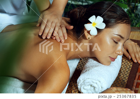 woman in spa 25367835
