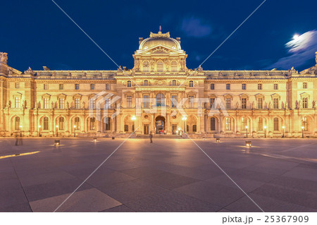 Louvre Museum in central of Paris, France. Louvre Museum in central of Paris, France. 25367909