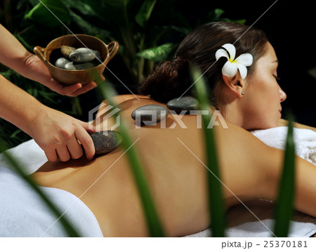 girl massage 25370181