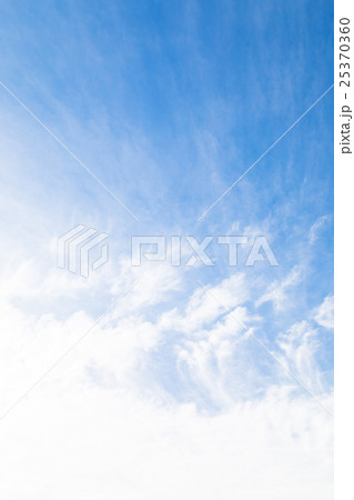 雲 筋雲 積雲 巻雲 青い空 白い雲 秋の空 晩夏の空 背景用素材 クラウド 青空 合成用背景 雲 筋雲 積雲 巻雲 青い空 白い雲 秋の空 晩夏の空 背景用素材 クラウド 青空 合成用背景 25370360