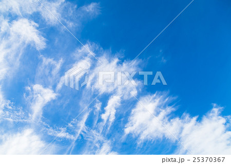 雲 筋雲 積雲 巻雲 青い空 白い雲 秋の空 晩夏の空 背景用素材 クラウド 青空 合成用背景 雲 筋雲 積雲 巻雲 青い空 白い雲 秋の空 晩夏の空 背景用素材 クラウド 青空 合成用背景 25370367