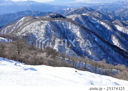 鍋割山稜の雪景色 25374325