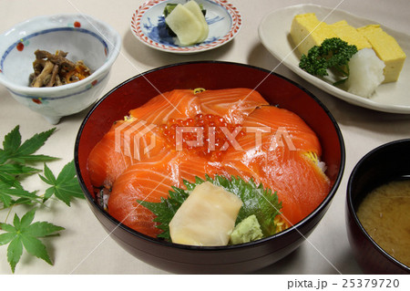 鮭丼 25379720