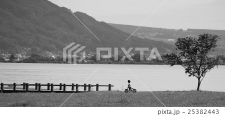 諏訪湖畔　子供 25382443