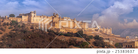 Massive Amer Fortress and Palace. Jaipur, India Massive Amer Fortress and Palace. Jaipur, India 25383637