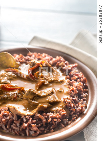 Thai panang curry with red rice 25383877