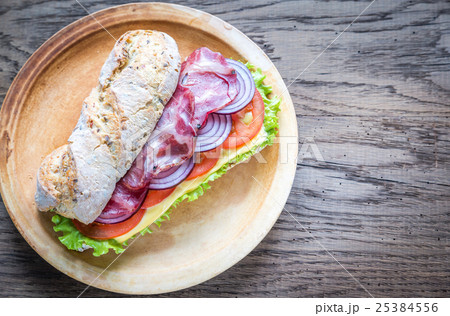 Sandwich with ham, cheese and fresh vegetables 25384556