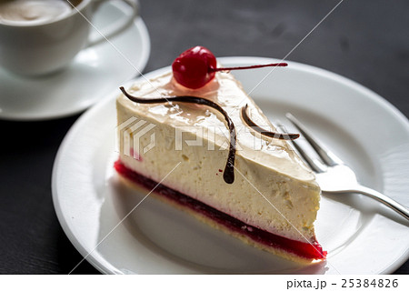 Raspberry cheesecake with sweet cherry 25384826