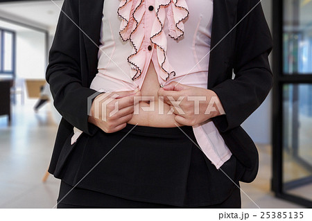 Chubby businesswoman cannot button up her clothes 25385135